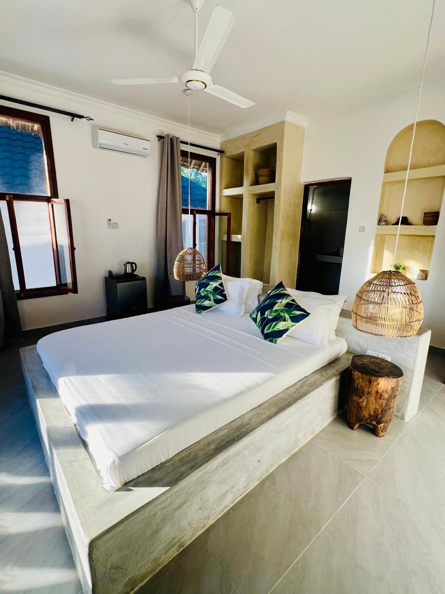 Mnana Beach Bungalows ピングウェ エクステリア 写真