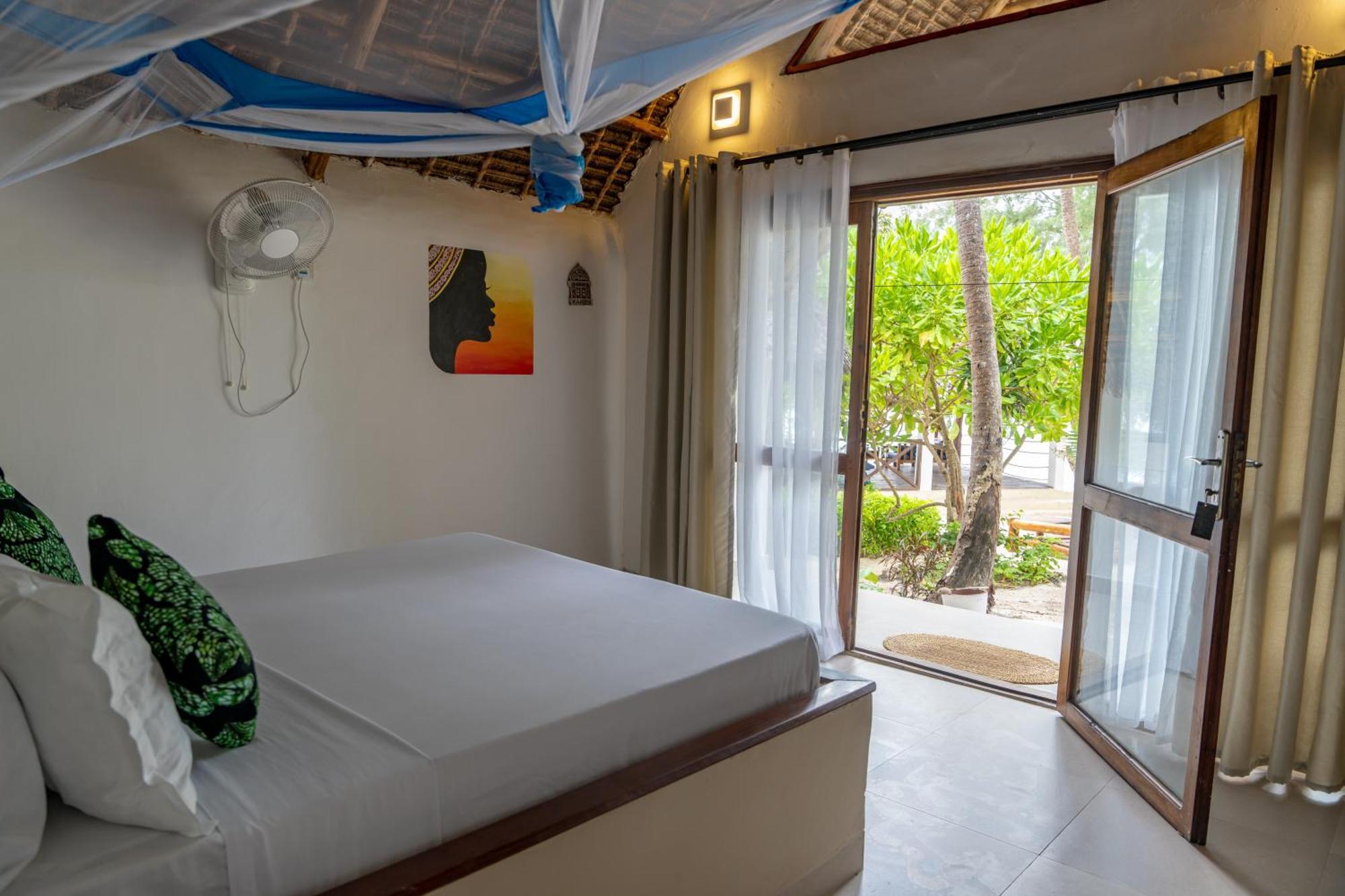 Mnana Beach Bungalows ピングウェ エクステリア 写真